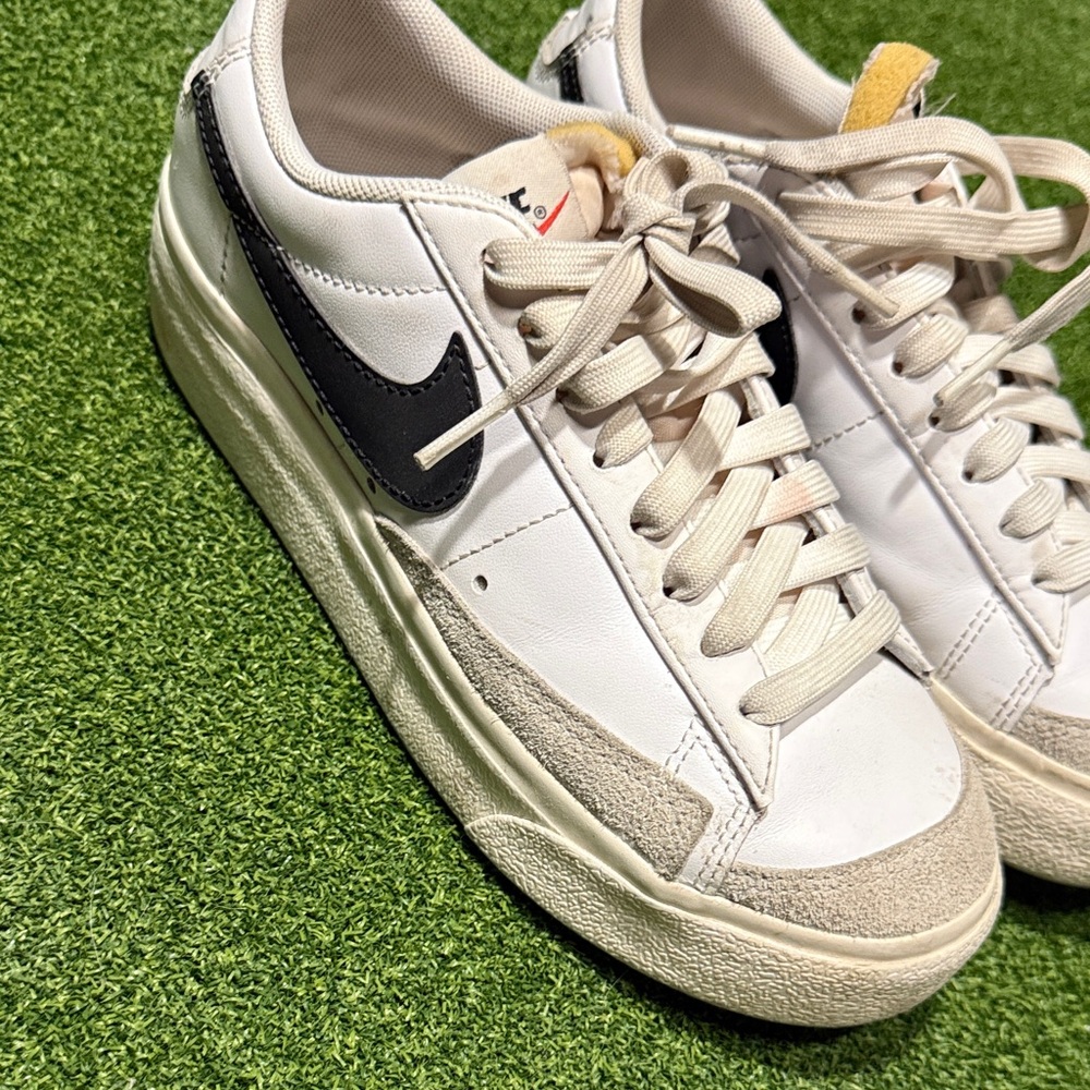 Nike White and Black Low-Top Sneakers